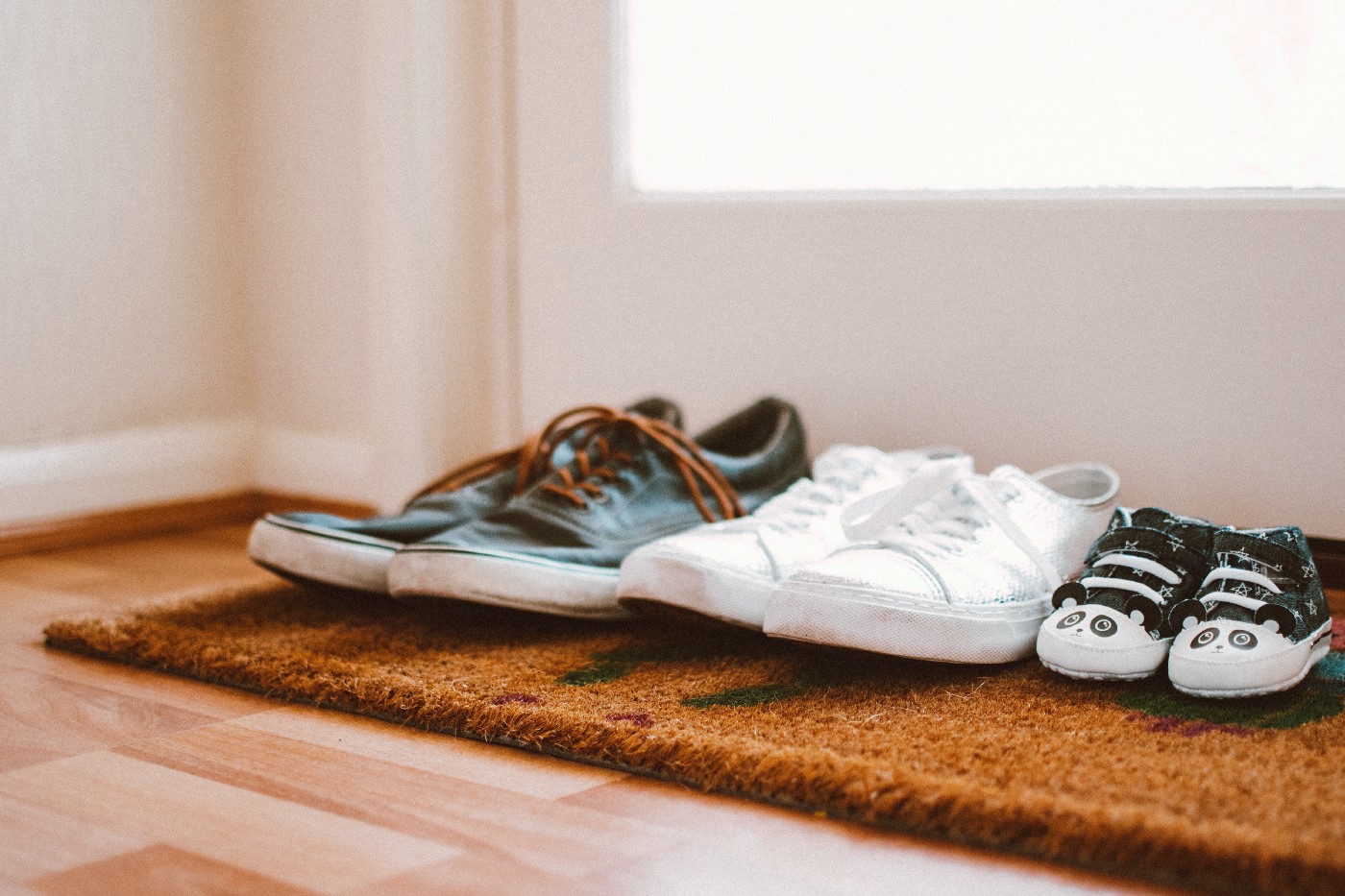 Leia mais sobre o artigo Por que tirar os sapatos antes de entrar em casa