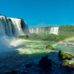 Banho nas Cataratas: uma imersão na força da natureza
